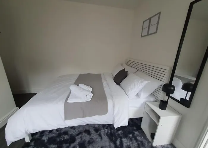 Private Room & En-Suite Bathroom - Long Term Stays & Contractors Welcomed
