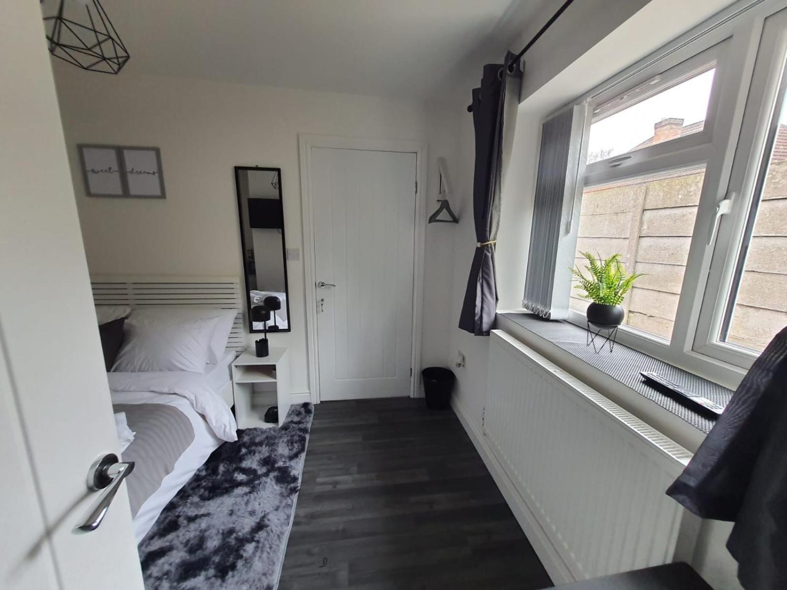 Private & En-suite Bathroom - Long Term & Contractors Welcomed Birmingham