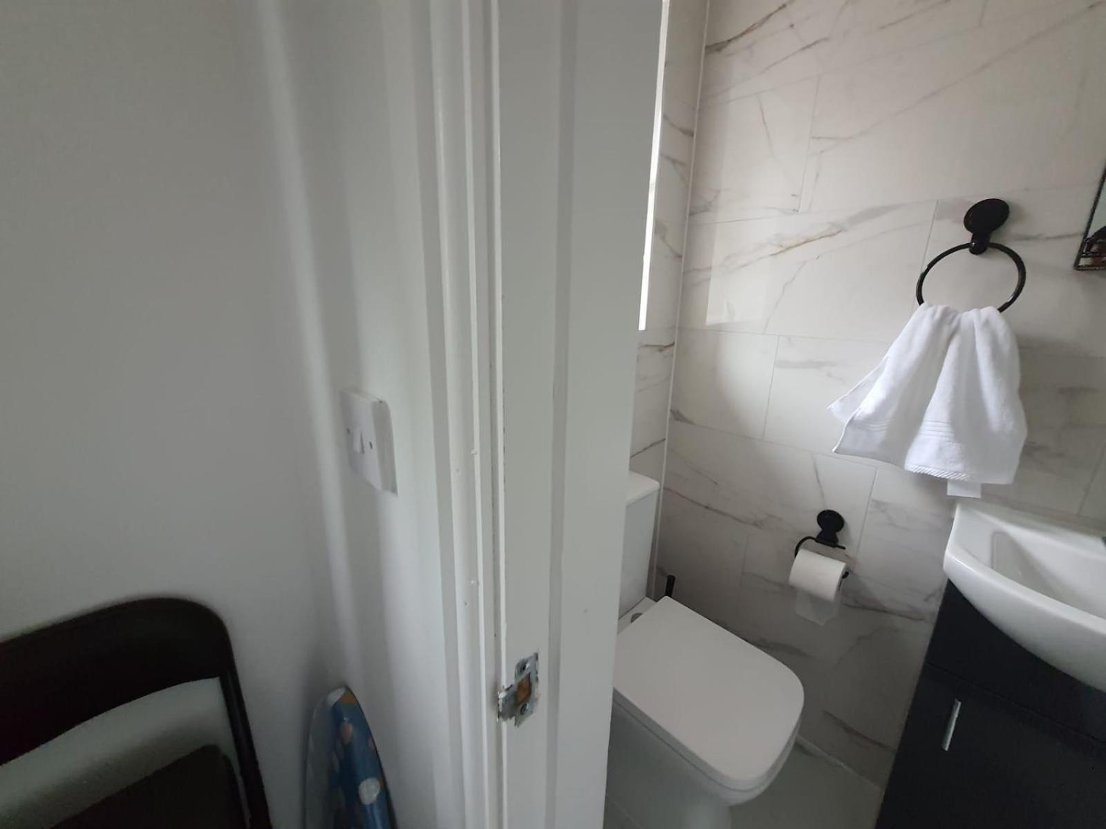 Private & En-suite Bathroom - Long Term & Contractors Welcomed Homestay Birmingham