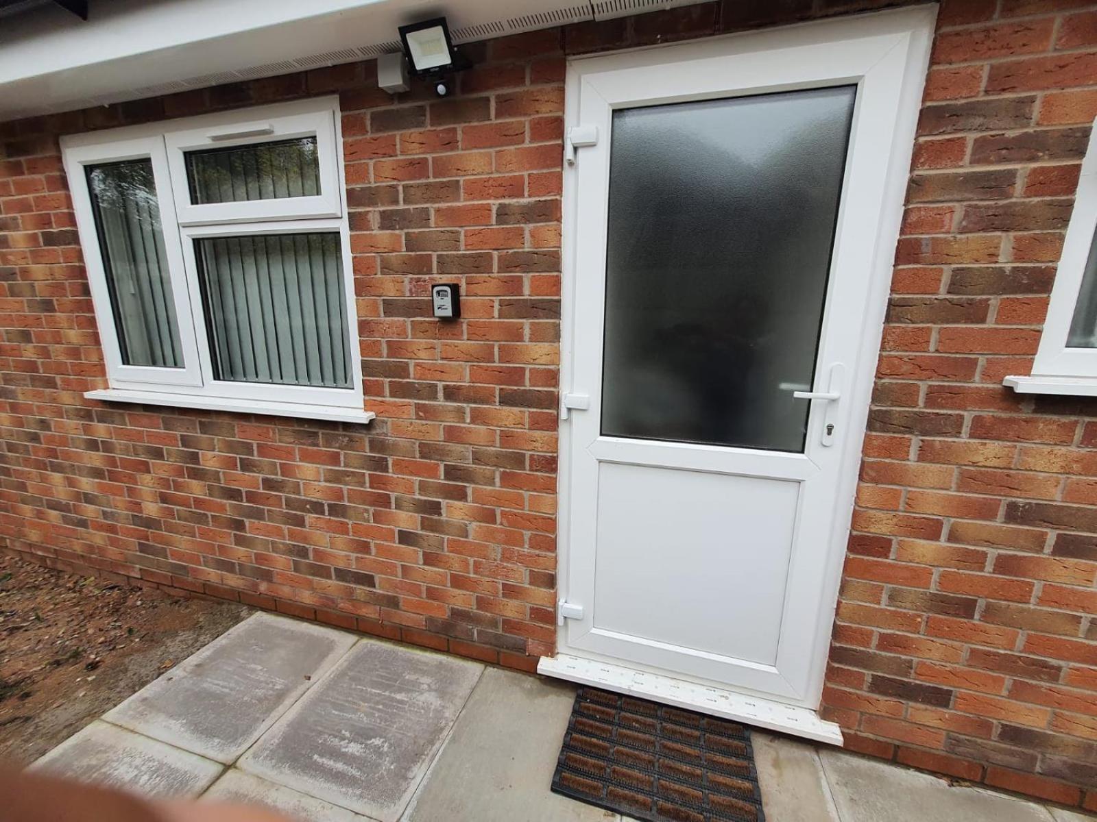 Private & En-suite Bathroom - Long Term & Contractors Welcomed *