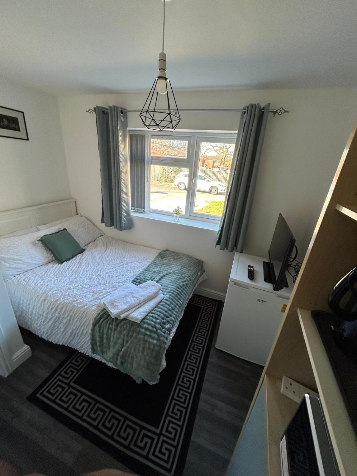 Private & En-suite Bathroom - Long Term & Contractors Welcomed