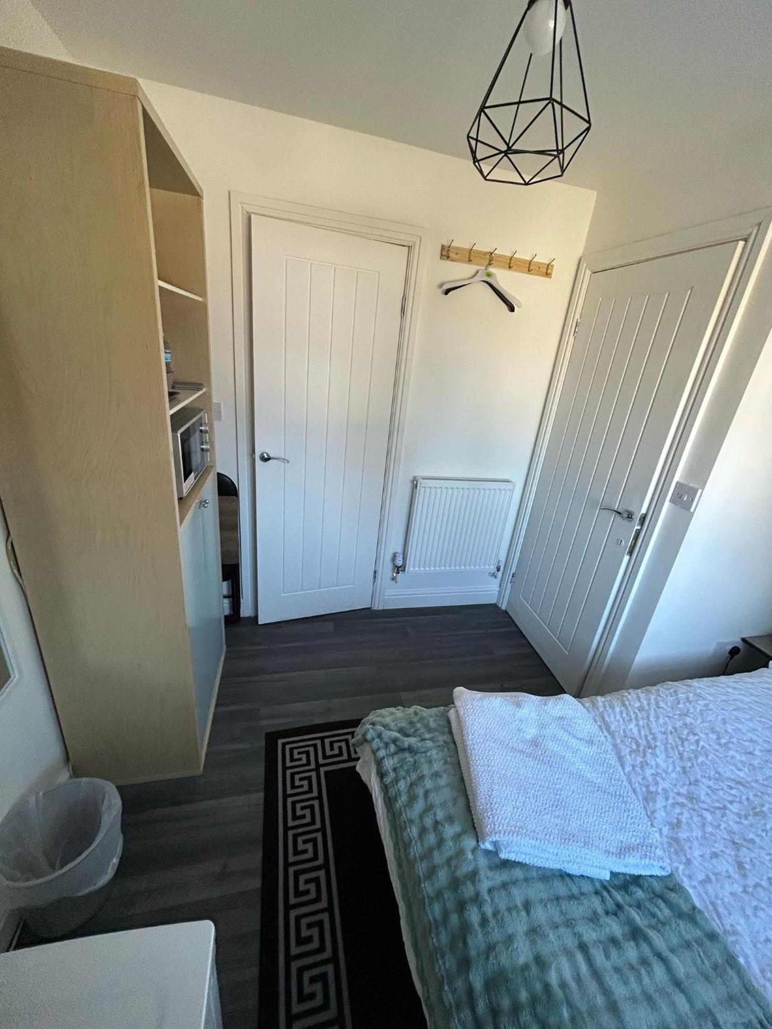 Private & En-suite Bathroom - Long Term & Contractors Welcomed * Birmingham