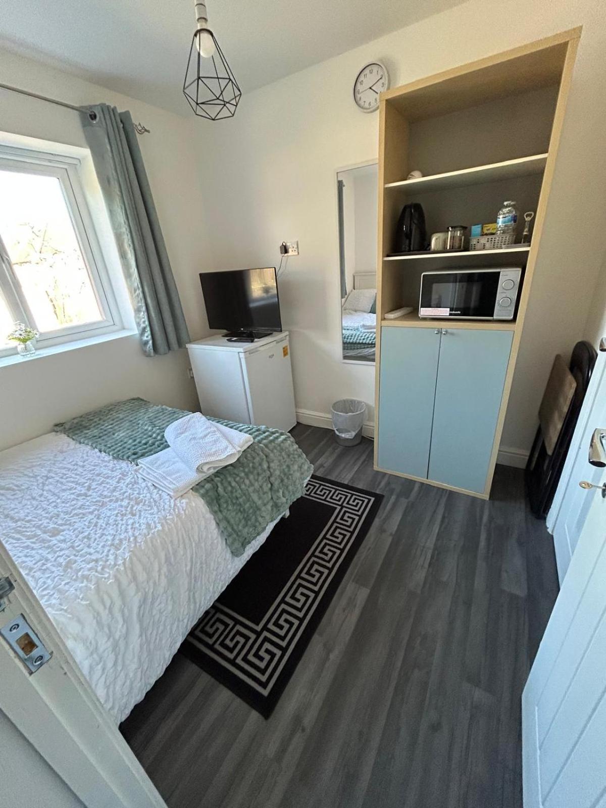 Private & En-suite Bathroom - Long Term & Contractors Welcomed Homestay Birmingham