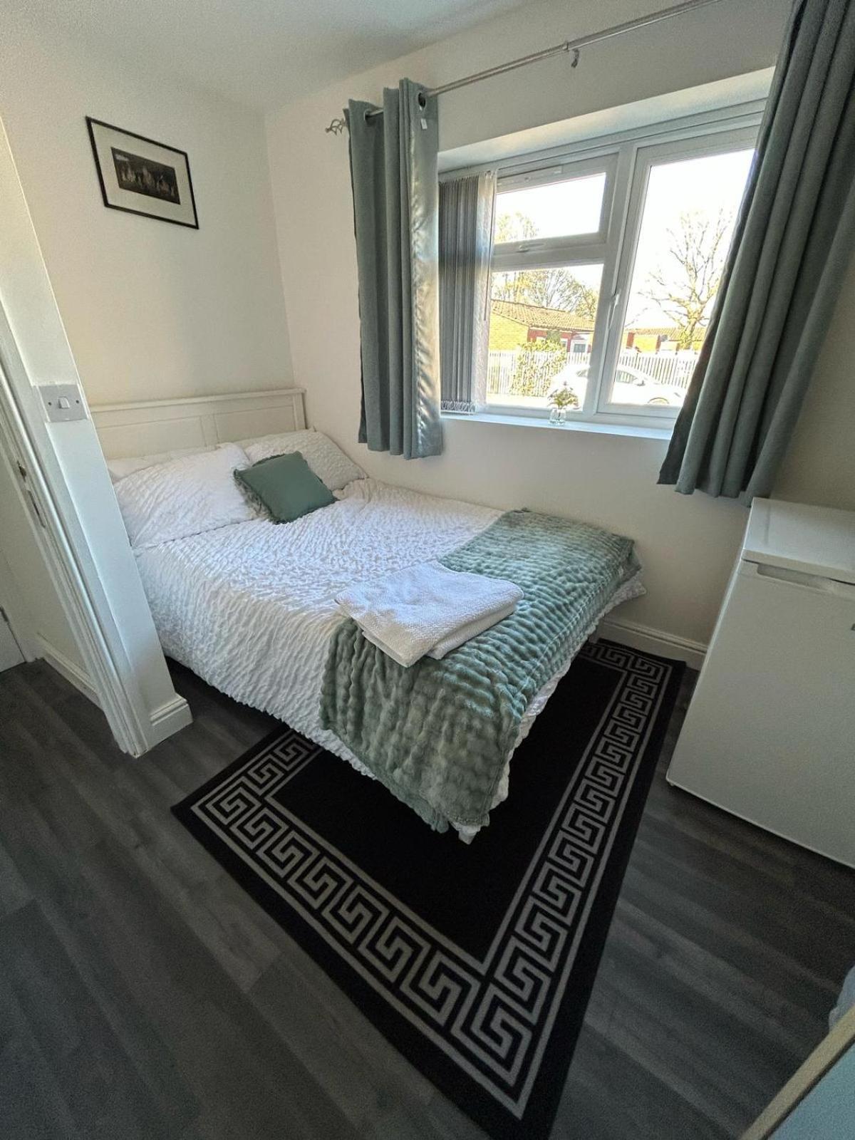 Private & En-suite Bathroom - Long Term & Contractors Welcomed * Birmingham