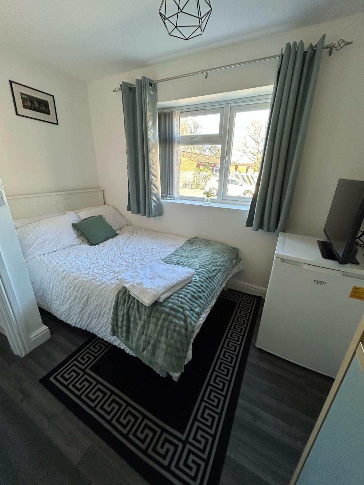 Homestay Private & En-suite Bathroom - Long Term & Contractors Welcomed Birmingham